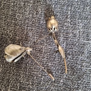 Vintage lot of 2 brooch and lapel pin.